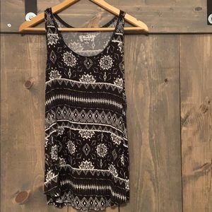 MUDD black and white tank top. Gently used.